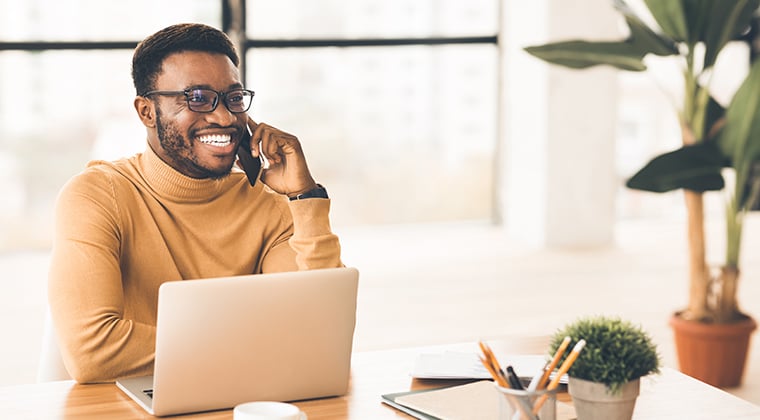 A HiringThing employee smiles after realizing his company won the 2023 Stratus Award for PaaS.